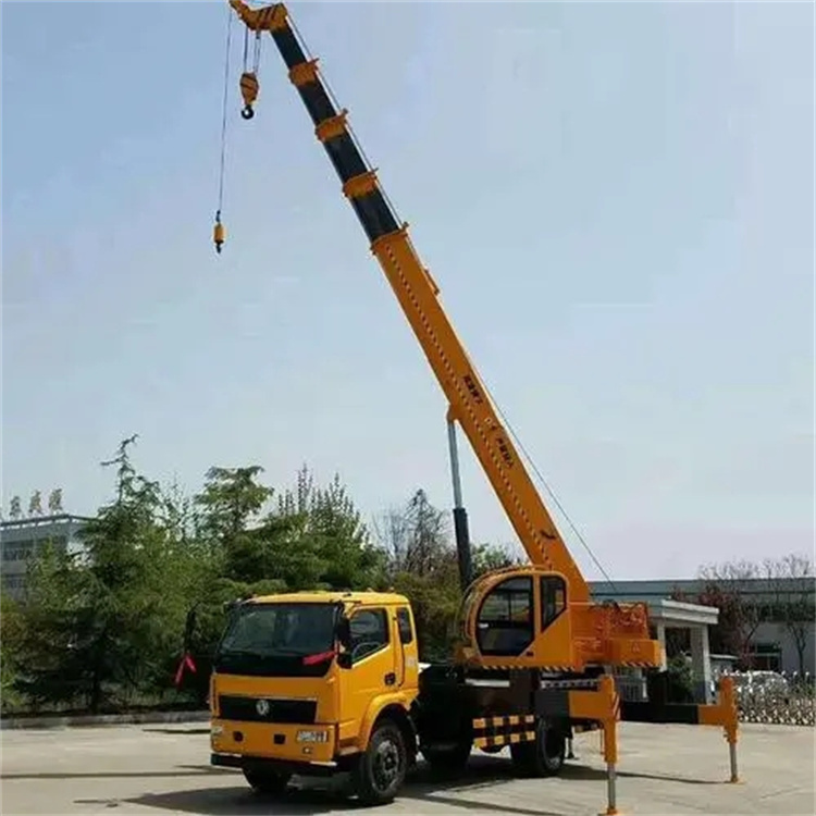 虎门镇钢筋笼入孔时,由吊车采用单点起吊